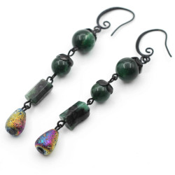 Earrings with emerald, lava