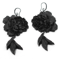 Earrings with black roses